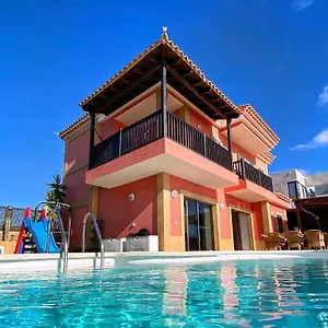 https://luxury-5-star-villa-with-amazing-sea-view-and-heated-pool.in-canary-islands.com